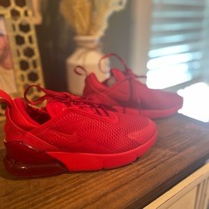 🔥🔥Youth Nike’s size 2. Basically brand new!!!! 🔥🔥